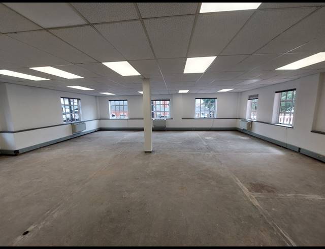 202M² OFFICE TO LET IN BRYANSTON